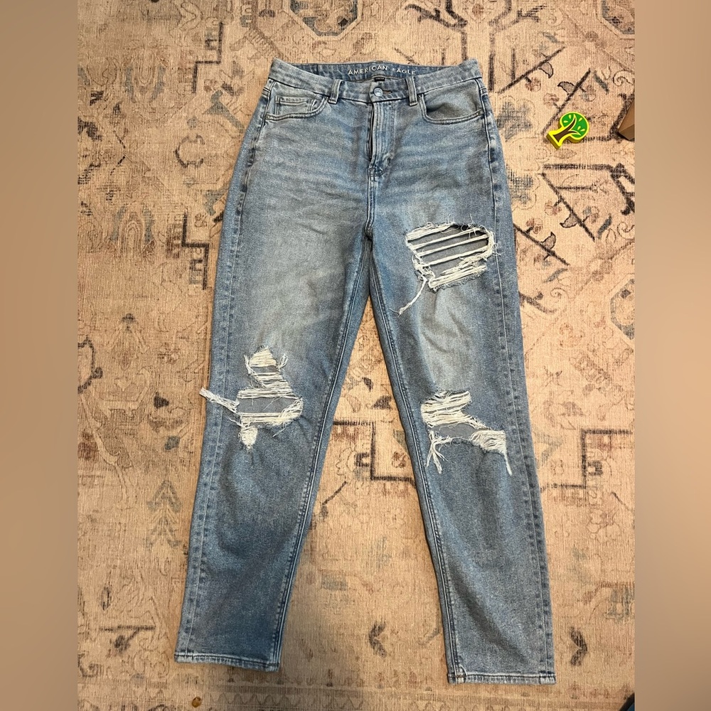 American eagle- curvy mom jean, high rise. Size 8 long.